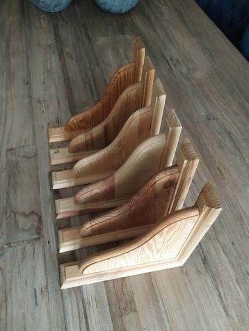 Nieuwe houten plankdragers planksteunen 60 stuks beschikbaar voor biedingen
