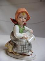 Vintage Beeldje Lezend Meisje 10 cm, Ophalen of Verzenden