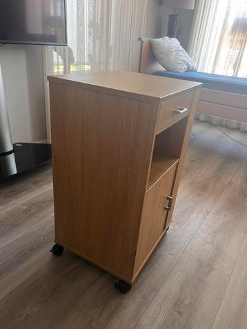 Bedkast / ziekenhuis kastje met uittrekbare plank beschikbaar voor biedingen