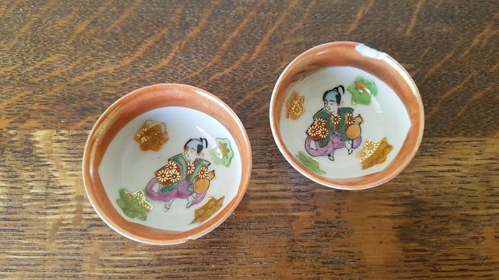 2 Aziatisch aardewerken miniatuurkommetjes, Huis en Inrichting, Keuken | Servies, Gebruikt, Kom(men), Overige stijlen, Aardewerk