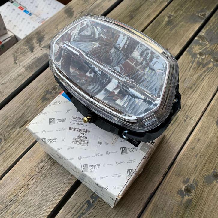 UITVERKOOP! LED koplamp Vespa Sprint origineel NIEUW, Fietsen en Brommers, Brommeronderdelen | Scooters, Nieuw, Ophalen of Verzenden