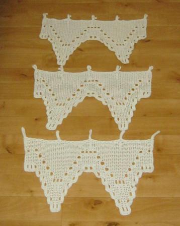 3 Vintage gehaakte gordijntjes, breedte 60cm / hoogte 36 cm. beschikbaar voor biedingen