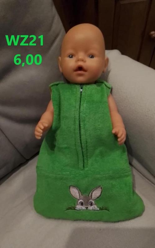 Poppenkleertjes baby pop slaapzak. Opbrengst KiKa., Kinderen en Baby's, Speelgoed | Poppen, Nieuw, Babypop, Ophalen