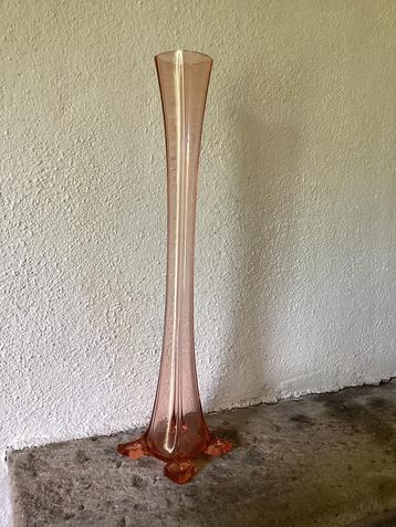 Lange Roze Art Deco Glazen Vaas. C.1930. beschikbaar voor biedingen