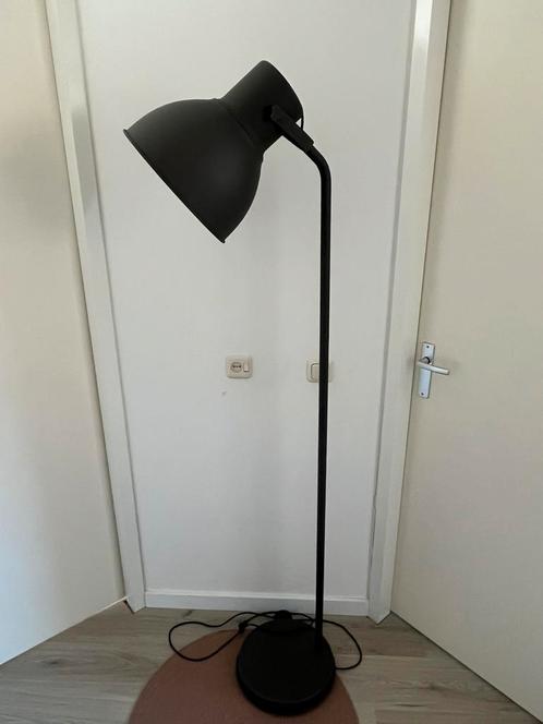 Hektar lamp Ikea staande lamp zwart, Huis en Inrichting, Lampen | Vloerlampen, Zo goed als nieuw, 150 tot 200 cm, Metaal, Ophalen