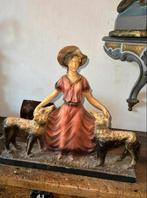 Leuk groot art deco beeld 52 cm vrouw met 2 honden, Ophalen of Verzenden