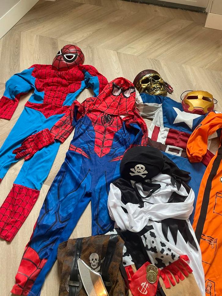 Verkleedpakken Set - 10 stuks!, Kinderen en Baby's, Carnavalskleding en Verkleedspullen, Gebruikt, Jongen of Meisje, 122 t/m 128