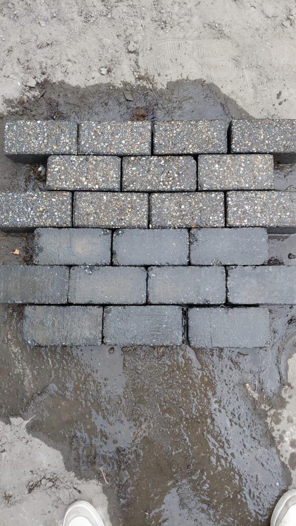 gebruikte betonklinkers bkk zwart 8 dik, Tuin en Terras, Tegels en Klinkers, Gebruikt, Klinkers, Beton, Ophalen of Verzenden
