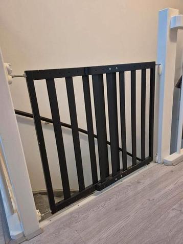 Zwart houten traphekje te koop beschikbaar voor biedingen