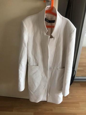 Bijna gratis dameskleding moet weg beschikbaar voor biedingen