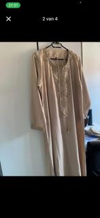 Nieuwe, ongedragen  marokkaanse Qaftan, Kleding | Dames, Ophalen of Verzenden, Nieuw, Beige, Onder de knie