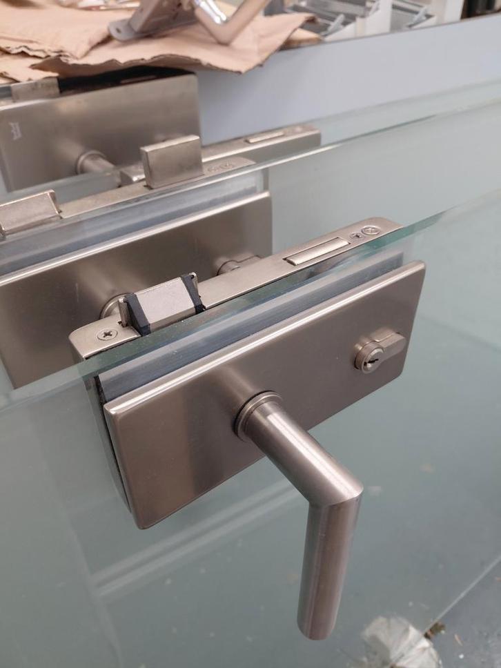 Groot formaat glazen deur met degelijk hang en sluitwerk, Doe-het-zelf en Verbouw, Deuren en Horren, Zo goed als nieuw, Binnendeur