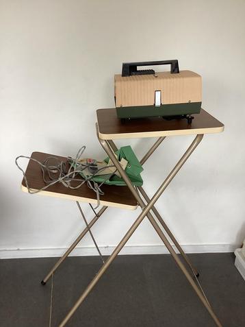 220v Diaprojector Serial no 12B 666185 in werkende staat. beschikbaar voor biedingen