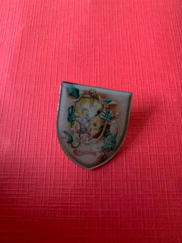Efteling abonnementspin beschikbaar voor biedingen