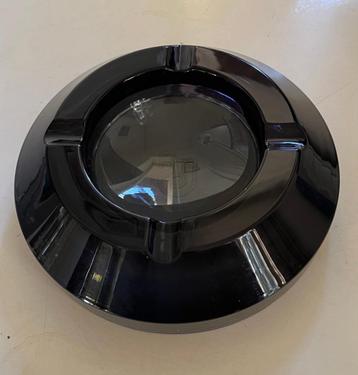 Glazen asbak beschikbaar voor biedingen