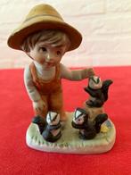 Vintage Hummel achtig beeldje jongen met eekhoorns, Ophalen of Verzenden