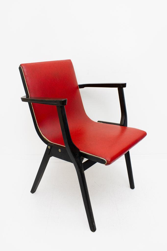 Jaren 50 rode Stako stoel door Meubelfabriek ‘De Toekomst’, Huis en Inrichting, Stoelen, Gebruikt, Eén, Hout, Leer, Rood, Ophalen