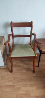 Houten stoel met armleuningen, Ophalen