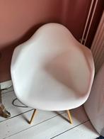Witte kuipstoel te koop!, Ophalen, Zo goed als nieuw, Wit, Eén