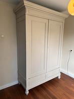 Grote houten kast met bovenlijst (demontabel), Ophalen, Gebruikt