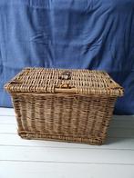Oude rieten mand, Huis en Inrichting, Woonaccessoires | Schalen en Manden, Ophalen, Gebruikt, Rechthoekig, Riet