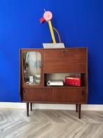 Mid century vitrinekast – cute én classy!, Ophalen, Met deur(en), Teakhout, Zo goed als nieuw