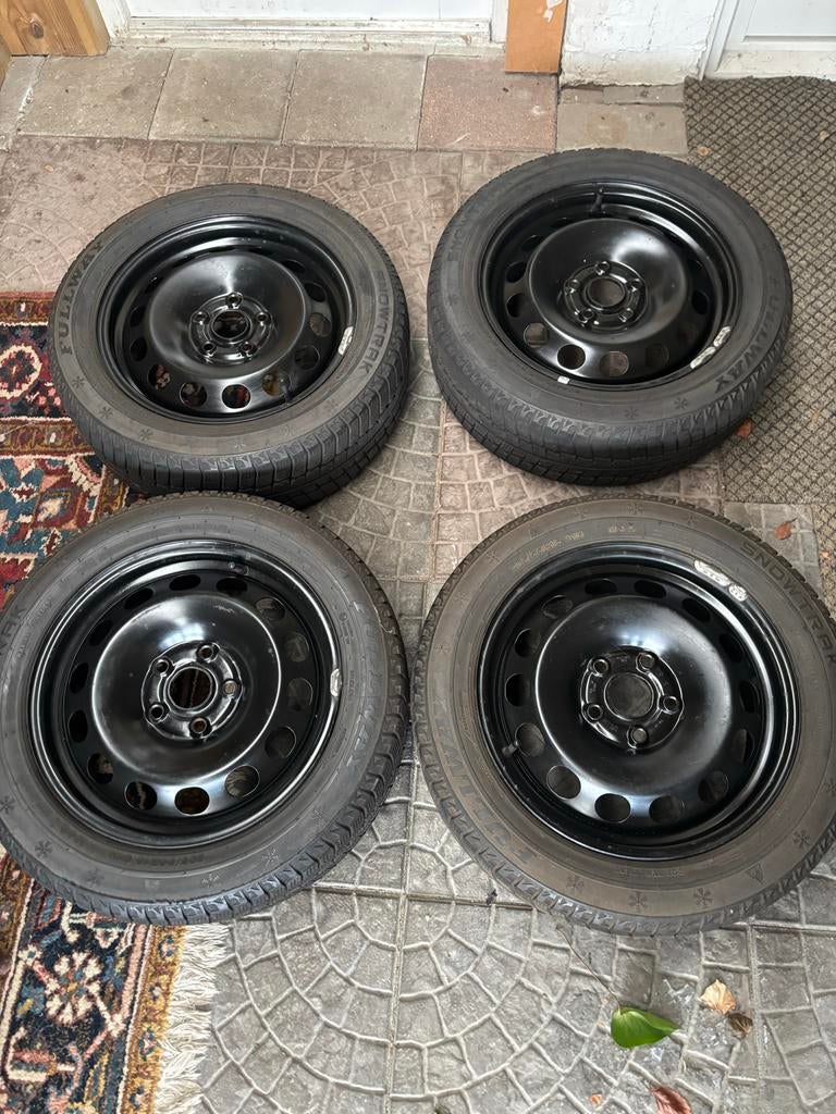 Caddy Velgen 16 inch met Winterbanden - Zo Goed Als Nieuw!, Ophalen, 16 inch, Banden en Velgen, Bestelwagen