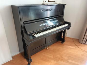 Quandt sierlijke piano beschikbaar voor biedingen