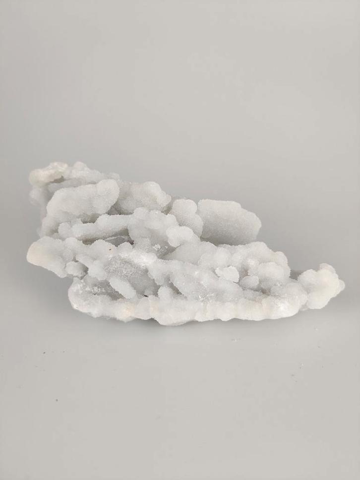 Druzy chalcedoon cluster Bulgarije, Verzamelen, Mineralen en Fossielen, Ophalen of Verzenden