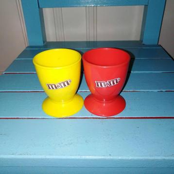 M&M's eierdopjes rood en geel - Yellow & Red kunststof beschikbaar voor biedingen