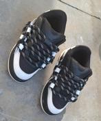 Schoenen van Bershka maat 44, Sport en Fitness, Basketbal, Ophalen, Gebruikt, Schoenen