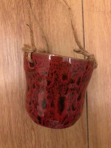 Kleine bloempot met touw, rood/zwart beschikbaar voor biedingen