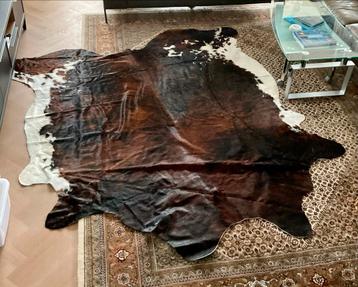 Uniek Koeienhuid Tapijt uit Nieuw Zeeland - Bruin/Zwart/Wit beschikbaar voor biedingen