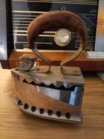 Klein antiek kolen ijzer. Vintage. Retro strijkijzer., Antiek en Kunst, Curiosa en Brocante, Ophalen