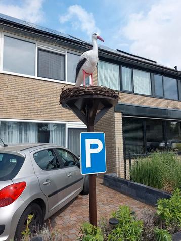 Ooievaar op nest met ei - Gekkepoppen bezorgservice  beschikbaar voor biedingen