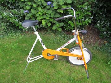 Vintage hometrainer Toscana. Retro. Oranje / wit beschikbaar voor biedingen