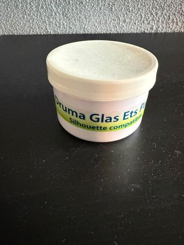 Glas ets pasta beschikbaar voor biedingen
