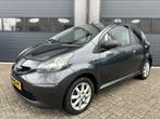 Toyota Aygo 1.0-12V Navi Uitvoering & 123.Dkm NL Auto, Voorwielaandrijving, Navigatiesysteem, 4 stoelen, 68 pk
