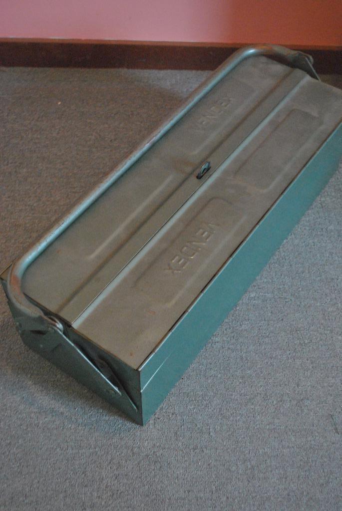 Vendex, metalen, gereedschapskist, 15 bij 54 bij 20 cm, Doe-het-zelf en Verbouw, Gereedschapskisten, Gebruikt, Ophalen of Verzenden