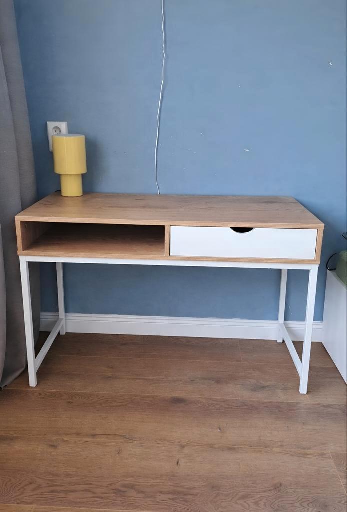 Bureau Trappedal Jysk, Huis en Inrichting, Bureaus, Zo goed als nieuw, Bureau, Ophalen of Verzenden