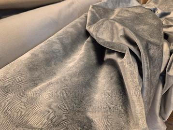 Prachtige chique velours gordijnstof met motief.Div kleuren beschikbaar voor biedingen