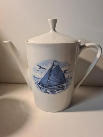 BAVARIA PORZELLAN- theepot met blauwe boot beschikbaar voor biedingen