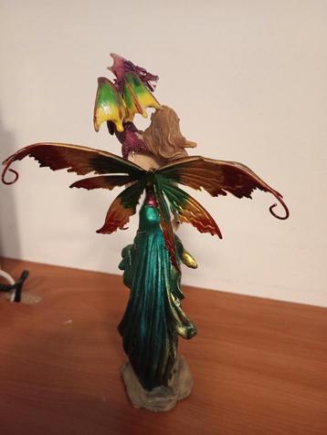 Elf met Draak Beeldje - Fantasie Decoratie beschikbaar voor biedingen