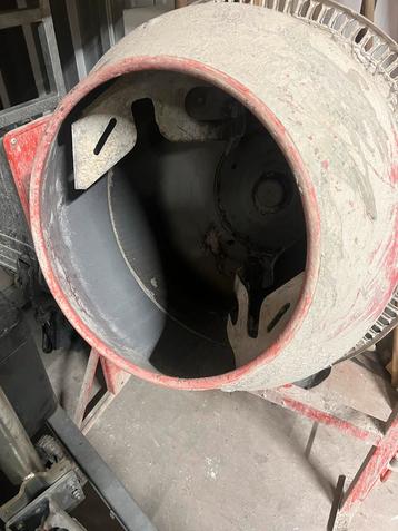 Gebruikte Betonmolen beschikbaar voor biedingen