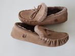 Warmbat maat 41 taupe kleurige pantoffels suede  Moreno wol, Kleding | Dames, Schoenen, Verzenden, Beige, Zo goed als nieuw, Pantoffels of Sloffen