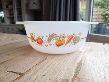 Vintage Arcopal schaal "Legumes" beschikbaar voor biedingen