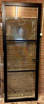 Stalen scharnierdeur met zwarte deurklink, Doe-het-zelf en Verbouw, Deuren en Horren, Ophalen, 80 tot 100 cm, Binnendeur, Zo goed als nieuw