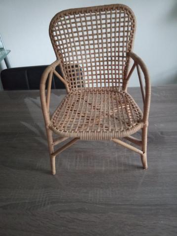 Rieten poppen stoeltje beschikbaar voor biedingen