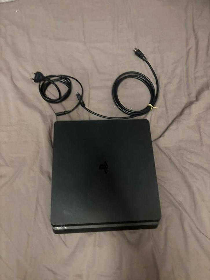 playstation 4 slim evt met monitor, Spelcomputers en Games, Spelcomputers | Sony PlayStation 4, Zo goed als nieuw, Slim, Met 1 controller