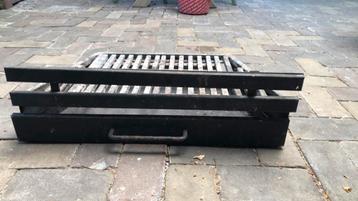 Inzet voor open haard beschikbaar voor biedingen